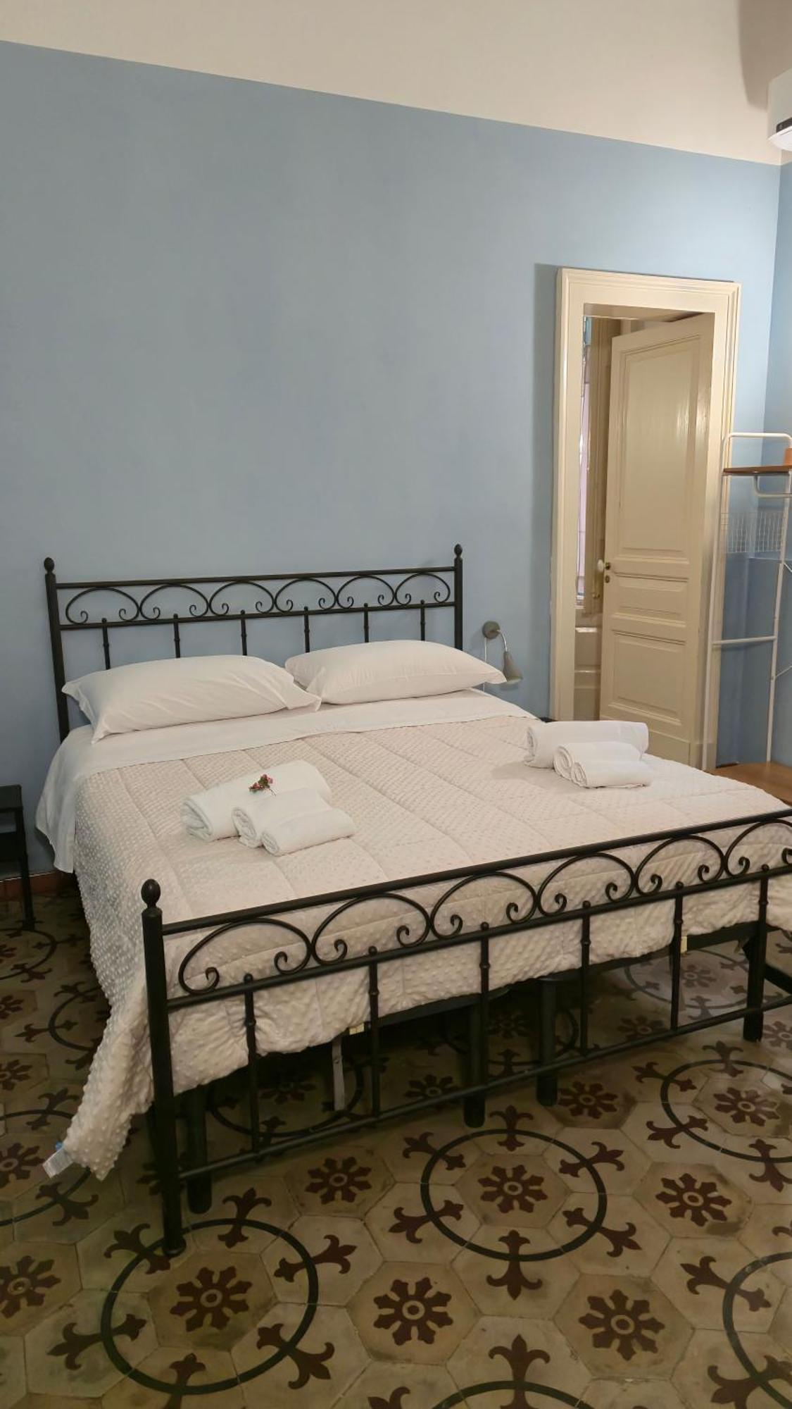 Отель Saranton House Катания Экстерьер фото